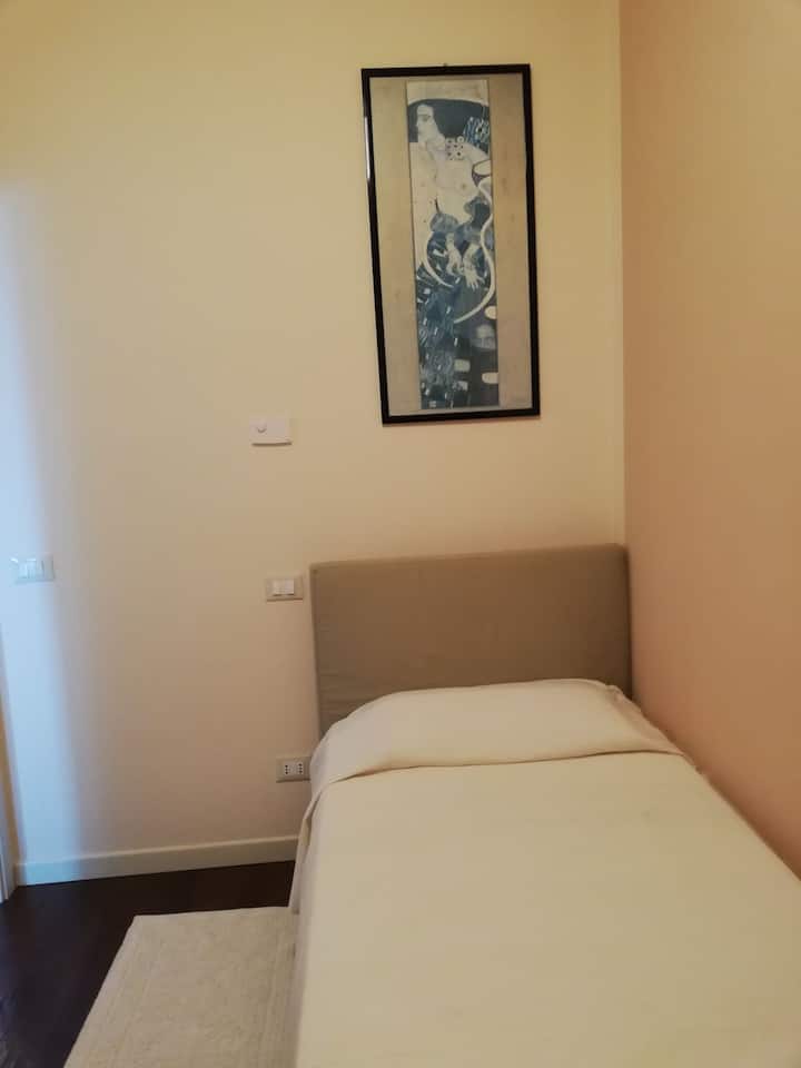 The upper floor single room 