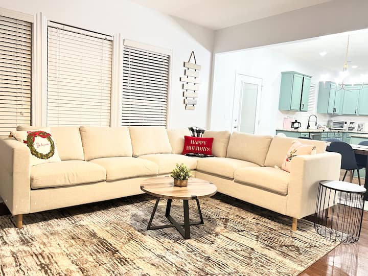 Cozy Newly Updated Home Near Sugar Hill Downtown - Lake Lanier, GA