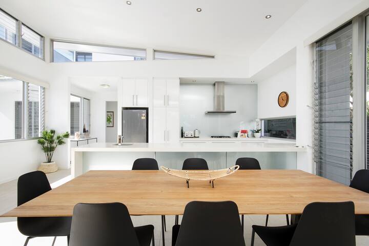 Stunning Views, Private Pool Near Hastings St gallery image 3