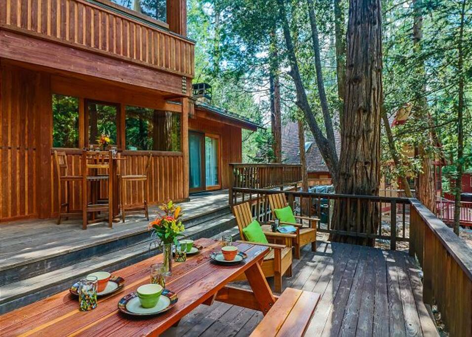 Large spacious deck perfect setting for a nice dinner.