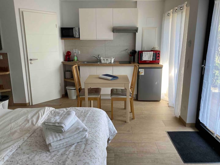 Guest house with independent entrance