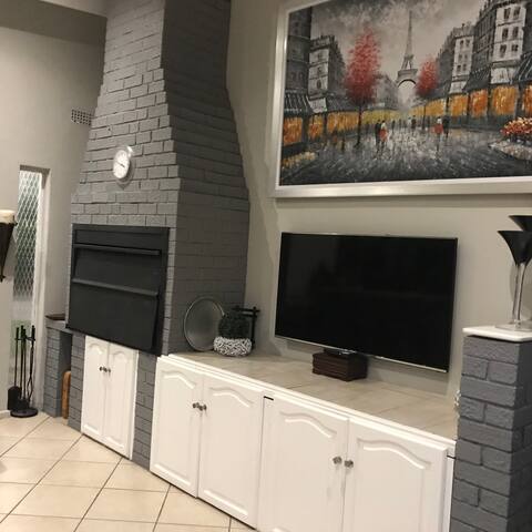 Maka Draai, Modern Open Plan Family living. gallery image 3