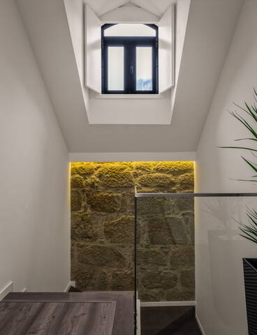 Three Bedroom Apartment with Back and River View gallery image 4