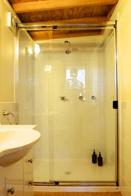 Ensuite with luxury towels and toiletries