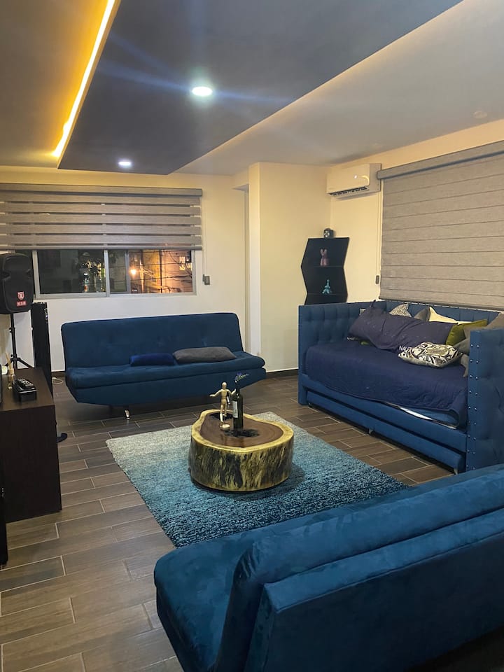 Bright apartment. 15 km from the Half Moon.
