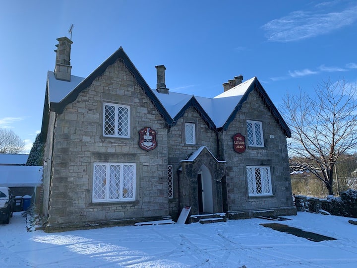 Leyland Arms Country Pub Apartments for Rent in Llanelidan, Wales, United Kingdom Airbnb