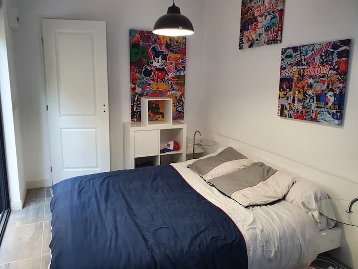 attached room garden back