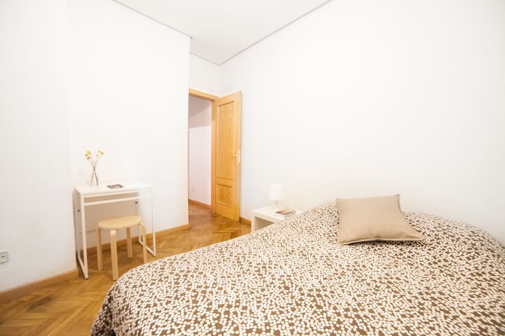 Clean room in the heart of Madrid