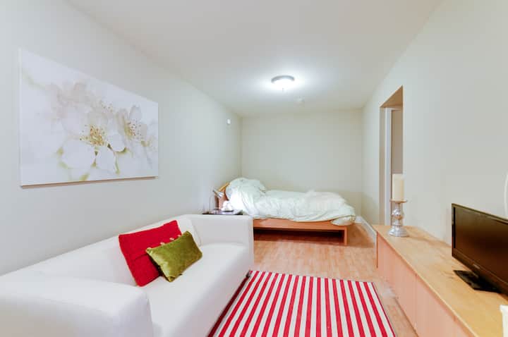 North Shore Newly reno'd Bachelor