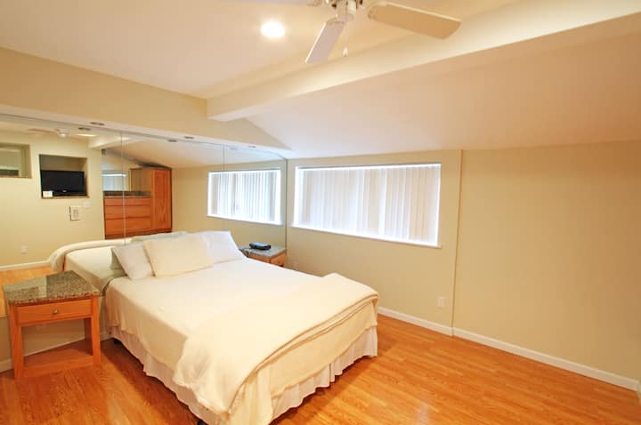 客房木地板加大双人床