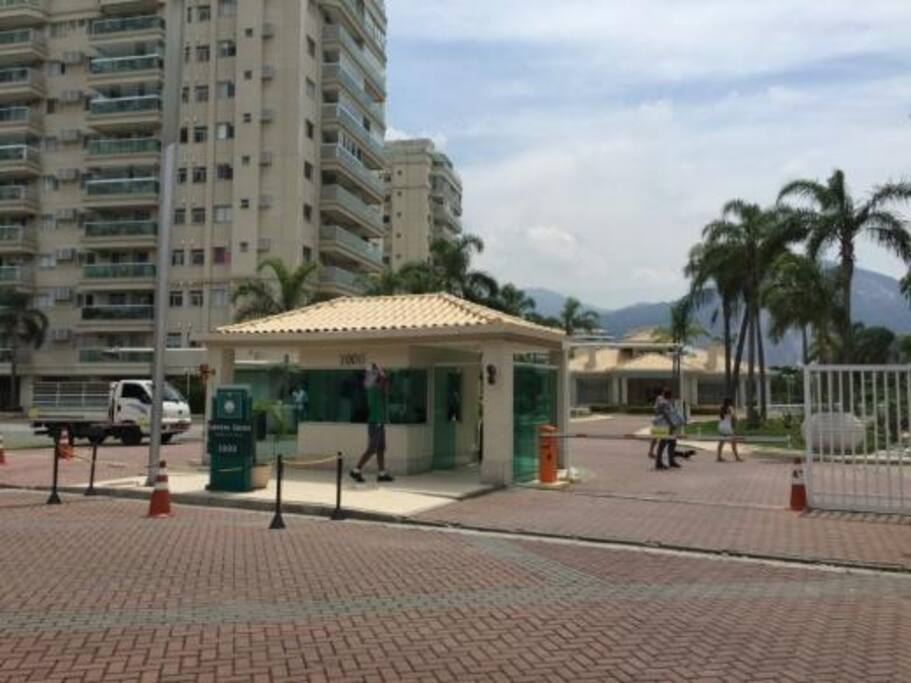 Guarita de entrada com segurança 24 horas / 7 dias