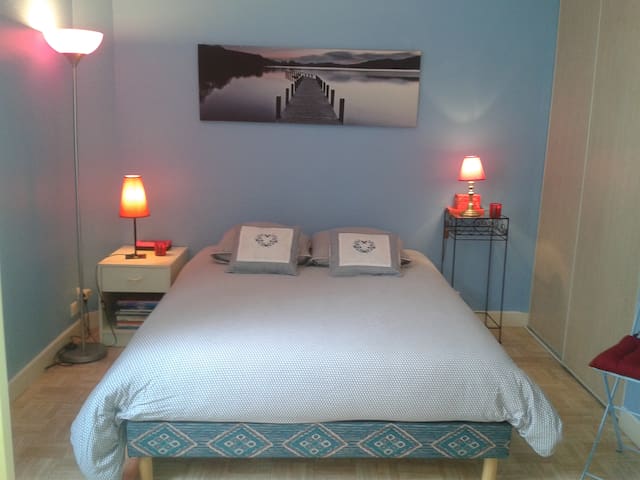 Bedroom, only five minutes' walk from Croisette.