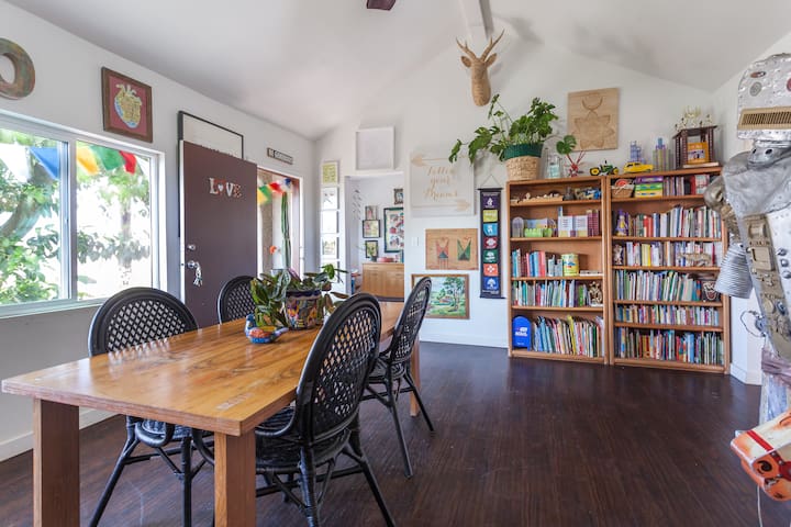 The Frida | Bright Kid Friendly Home with VIEWS