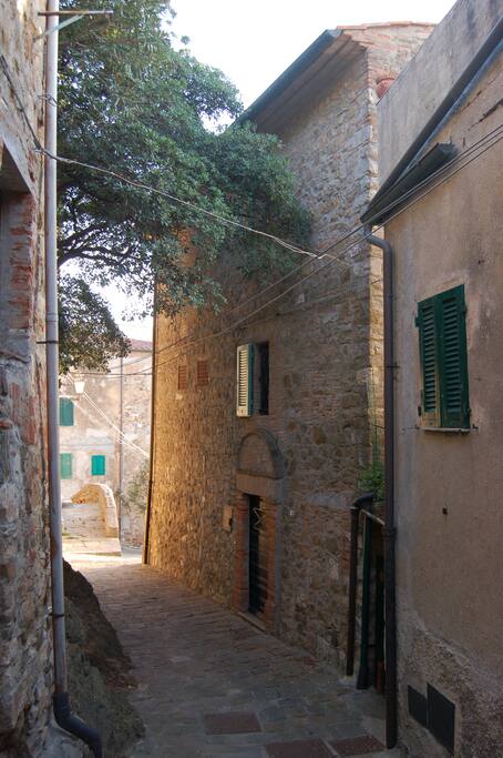 ingresso indipendente dal resto della torre