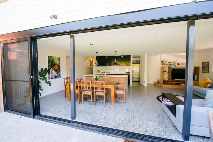 A welcoming family home, short stroll beaches