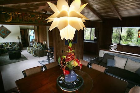 HawaiianJungleHangout