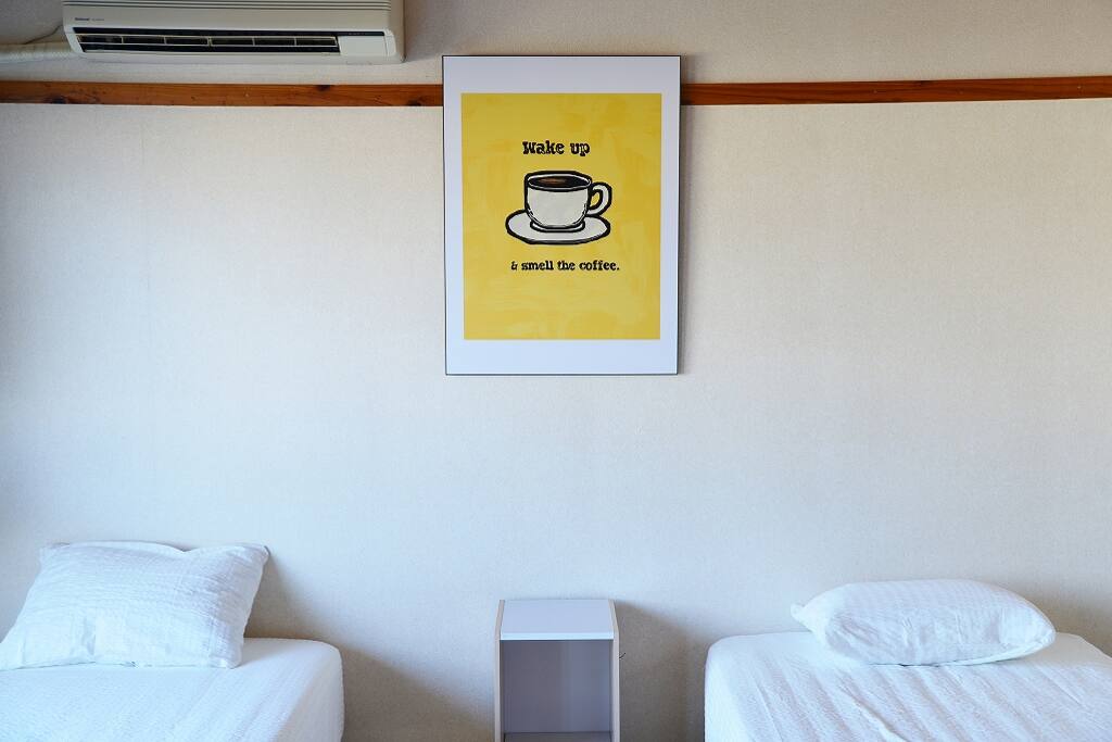 毎朝ダグズ・コーヒーで無料のモーニングをご提供致します。
Free breakfast at Doug's Coffee every morning.