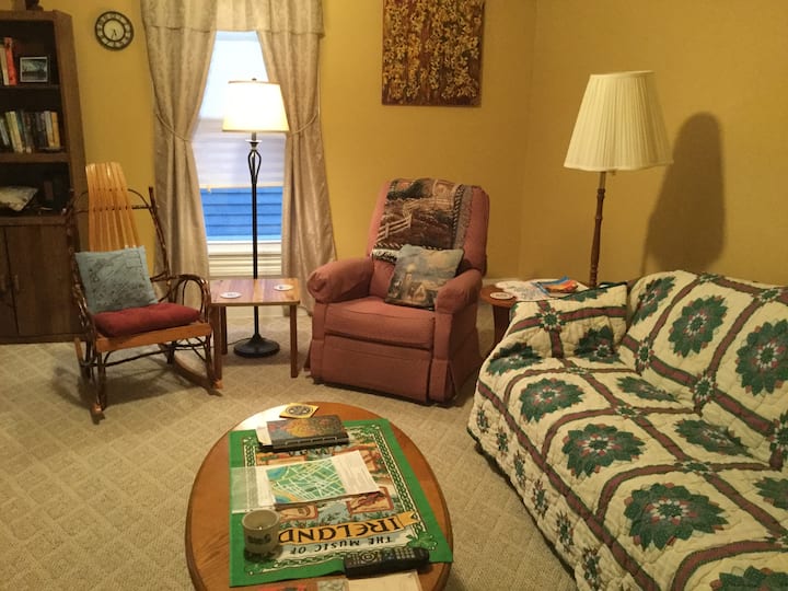 Ohio City Century Duplex, Upstairs Apartment - Greater Cleveland Aquarium, Cleveland