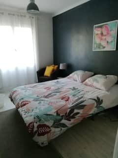 Bedroom+located+5mm+from+train+station