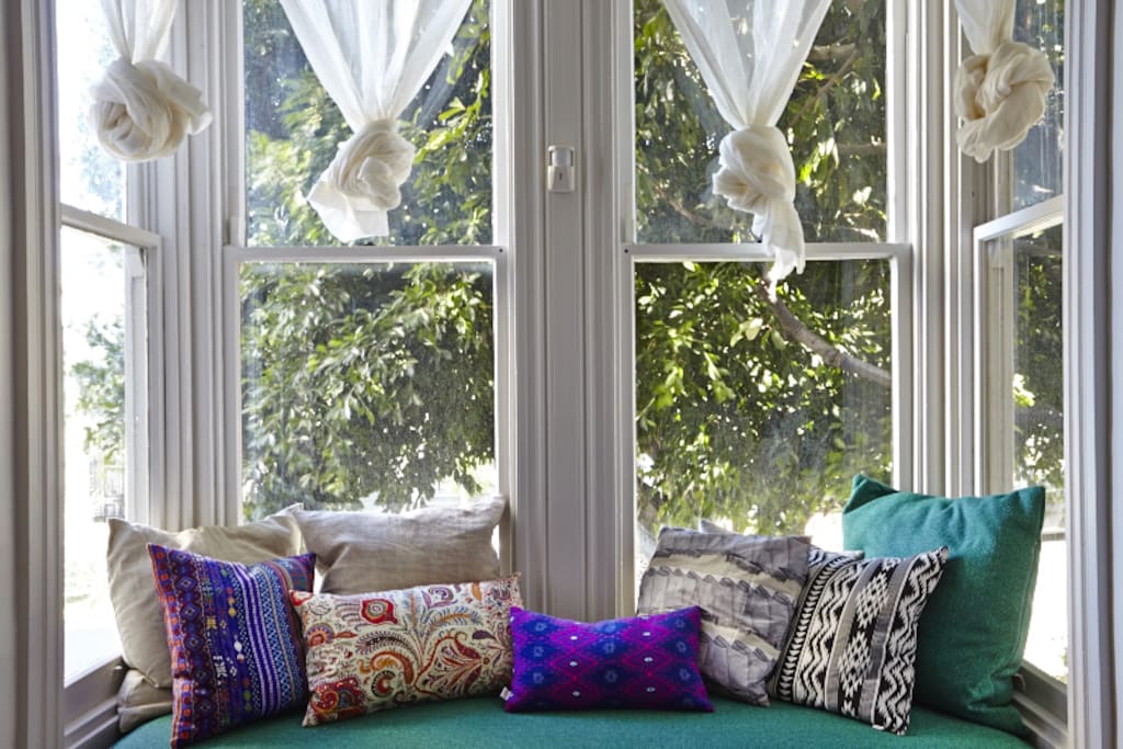 cosy nook in bay window, tons of natural light, yoga gear in drawers beneath