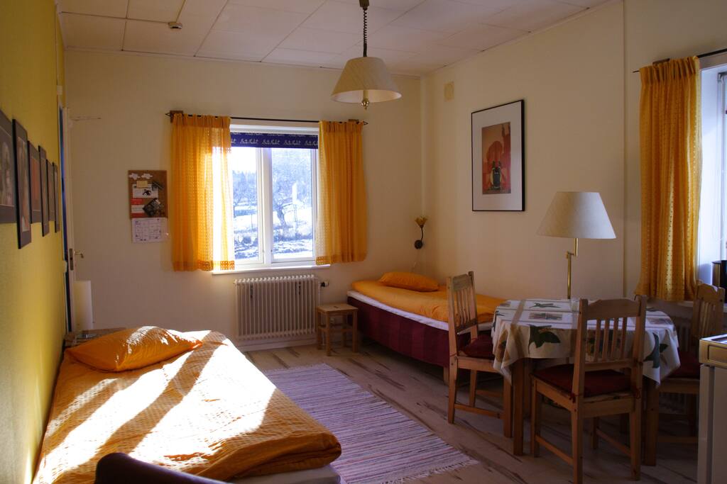 Betten und Essplatz