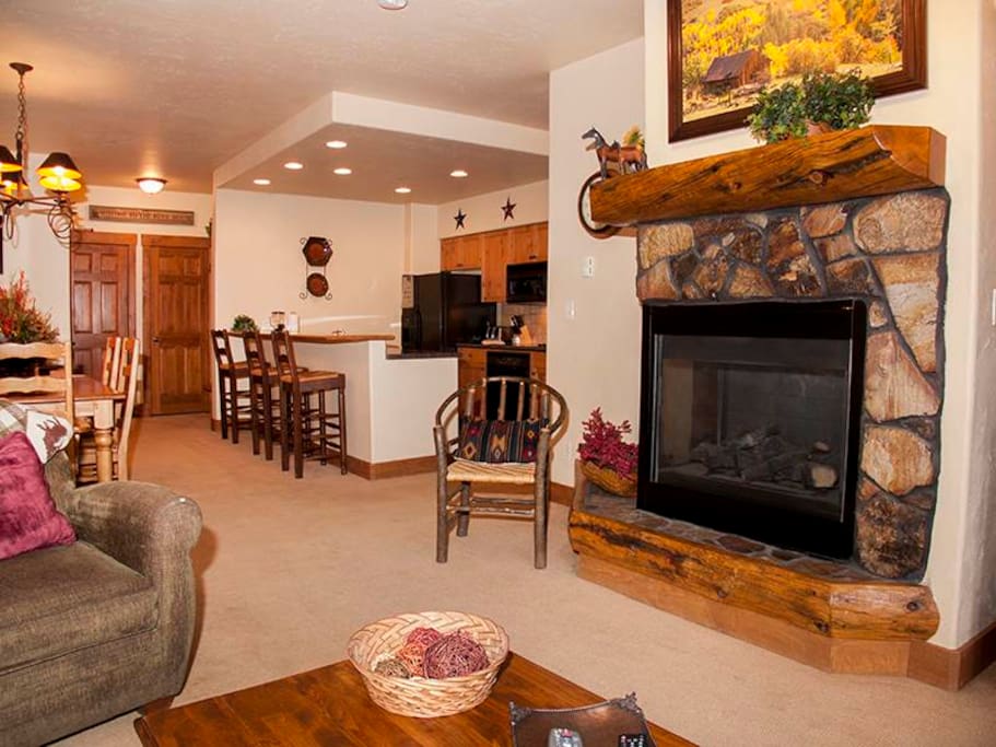 Couch,Furniture,Fireplace,Hearth,Indoors