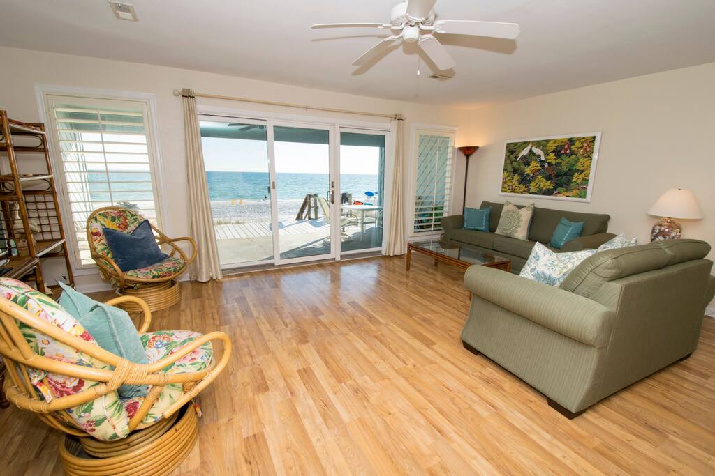 Couch,Furniture,Window,Hardwood,Chair