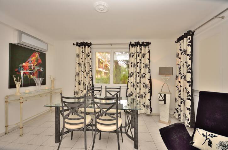 Cannes - Palais, Beach, City - 2 bed apartment