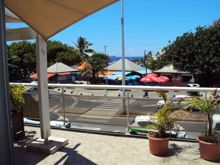 Chez ELLI St Pierre/ RUN chambre Gästezimmer Apartments for Rent in