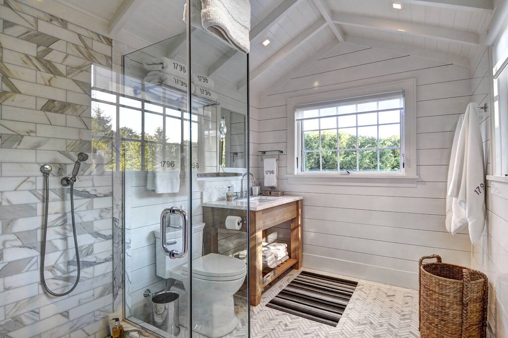 Elegant master bathroom with the finest finishes.