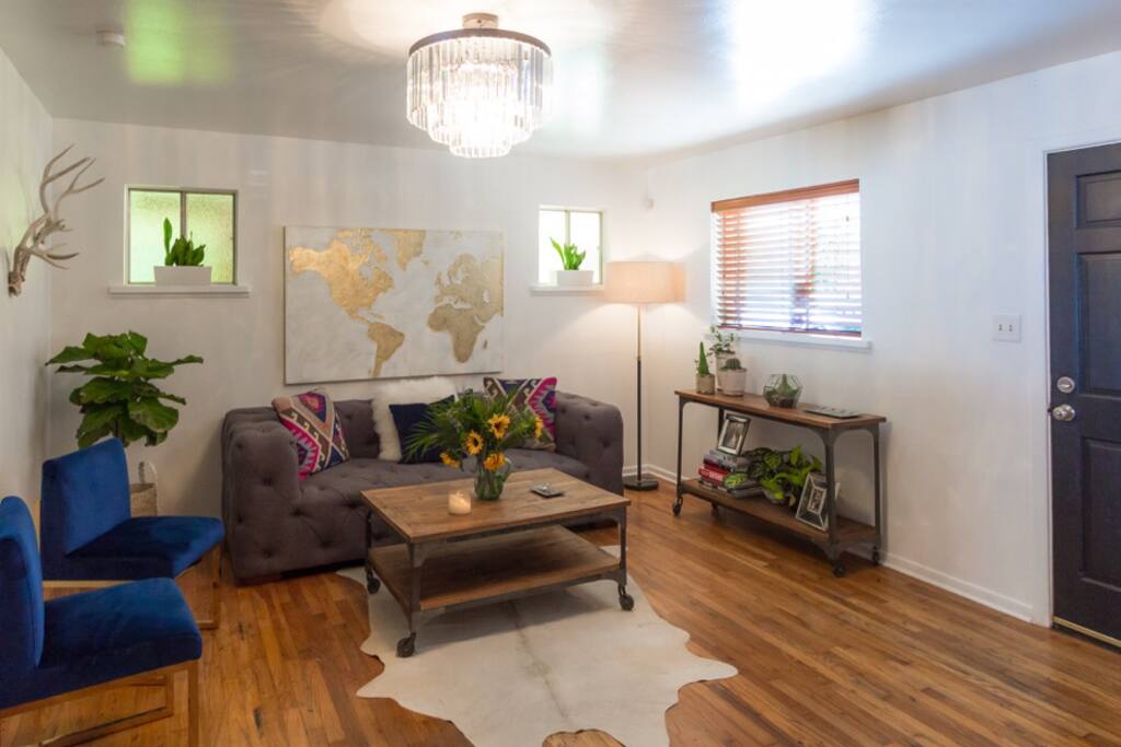 Lounge area with large screen TV+Netflix+DVD's