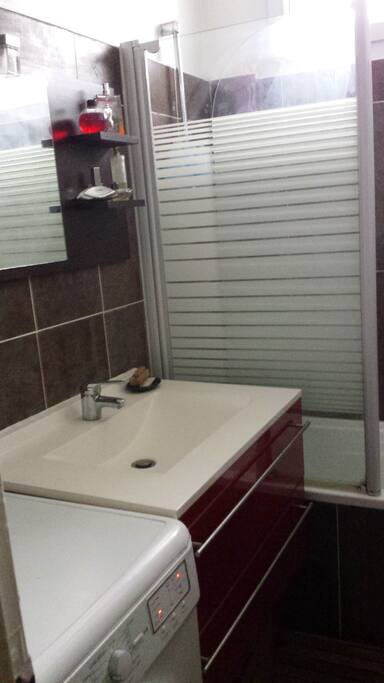 Salle de bain partagée