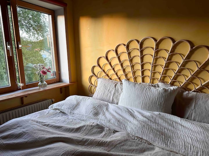 ห้องนอนในห้องใต้หลังคา 