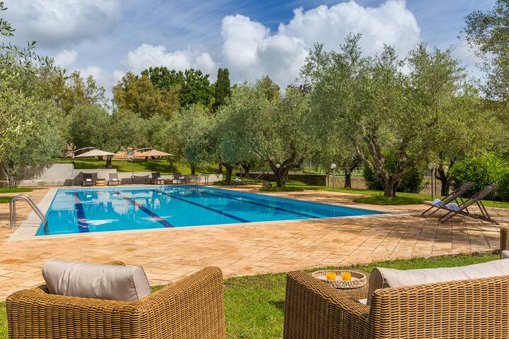 Rome, Villa Anna in the countryside private pool gallery image 5