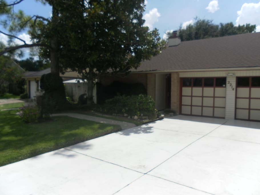 Drive way for 2 plus cars