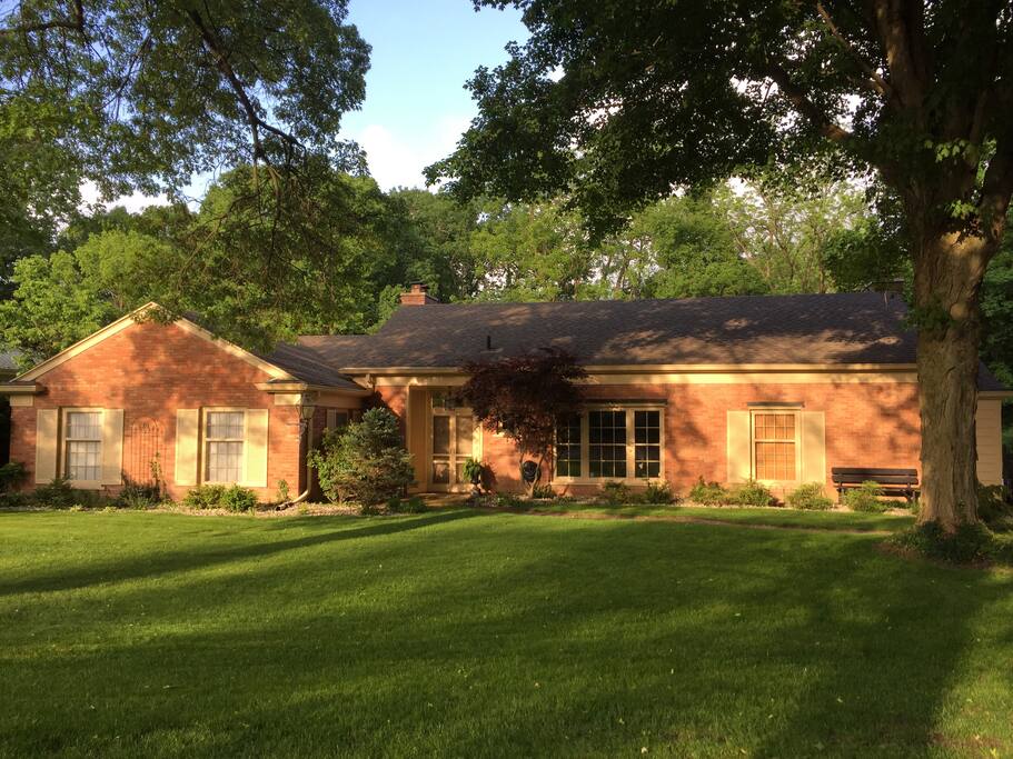 Open floor plan, ranch.