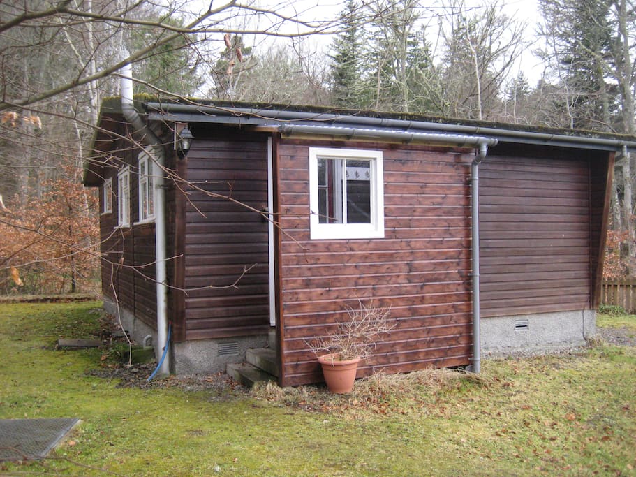 Porch for hanging wet jackets and drying boots