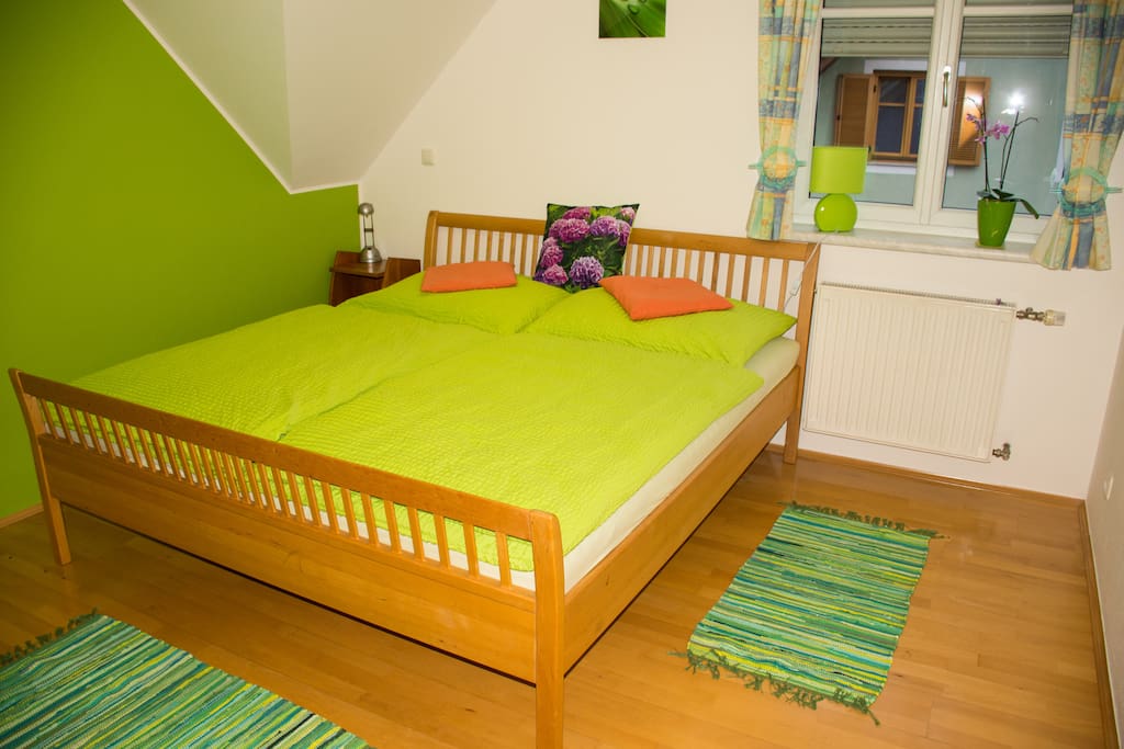 Doppelzimmer - Fenster mit Aussen Rolle