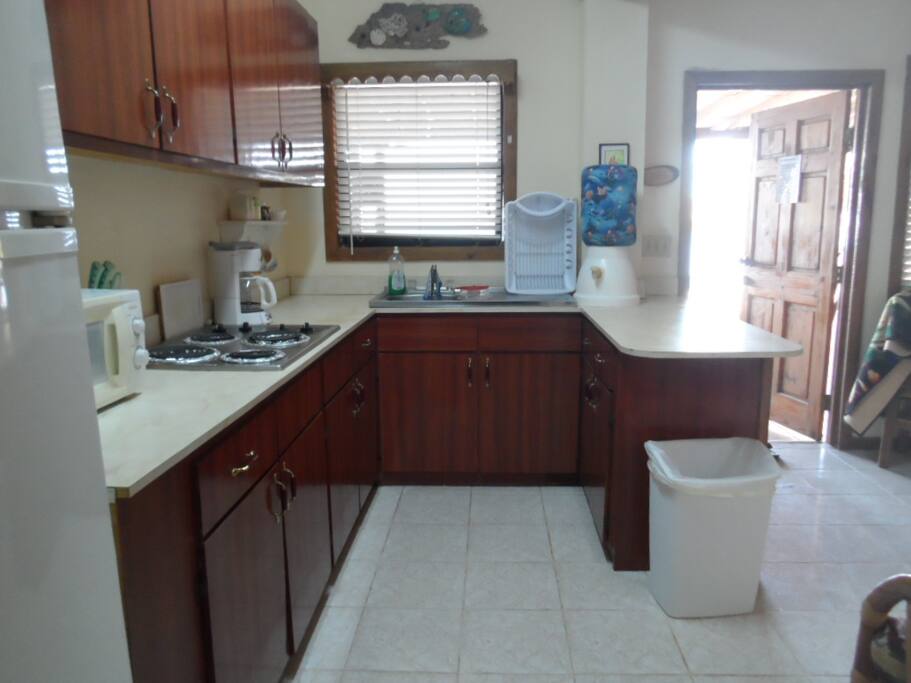 Full size kitchen.all kitchen ware.small appliances, free coffee creamer sugar,dish soap more
