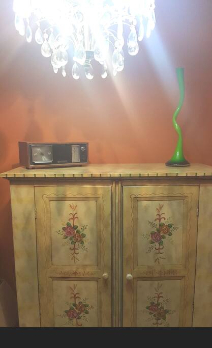 That antique clock actually works!
