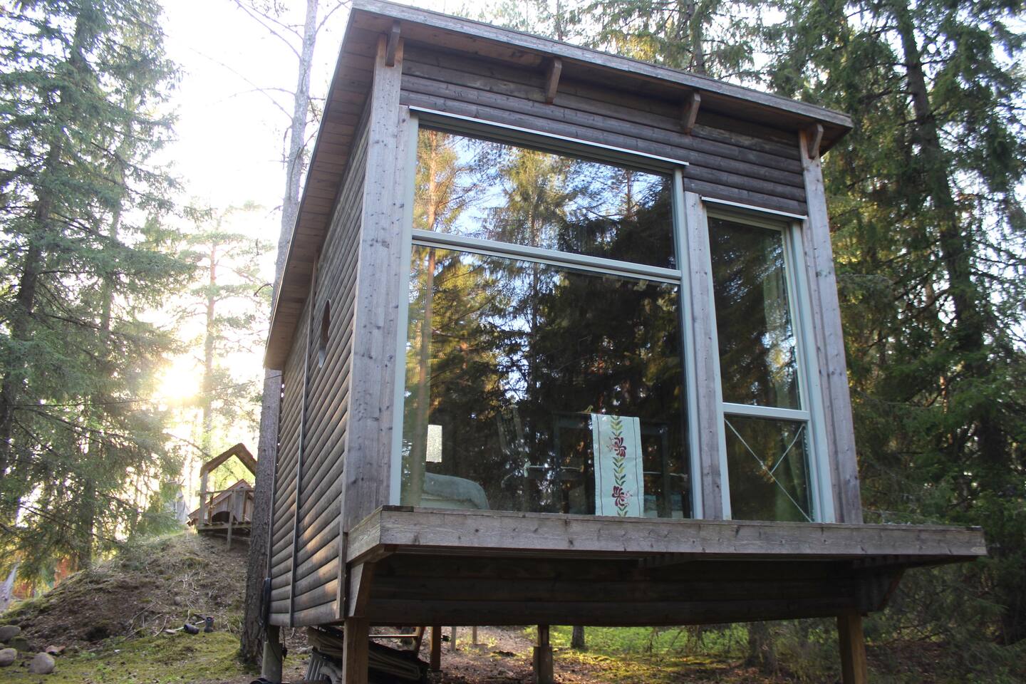 Typical Norwegian cabin close to city center. Easy access with car and metro. Peaceful, charming and an amazing view!