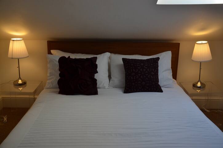 Amazing Royal Mile Apartment. gallery image 3