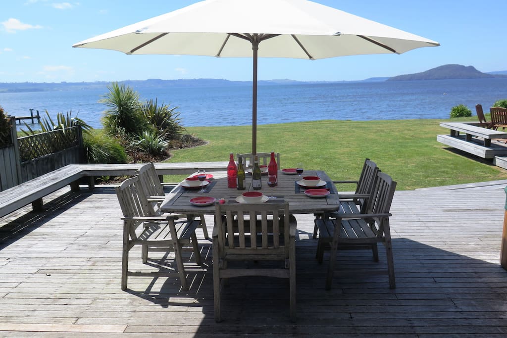 Waikuta Lakeside Lodge accommodates up to 12 guests in 6 bedrooms on the shores of Lake Rotorua.
