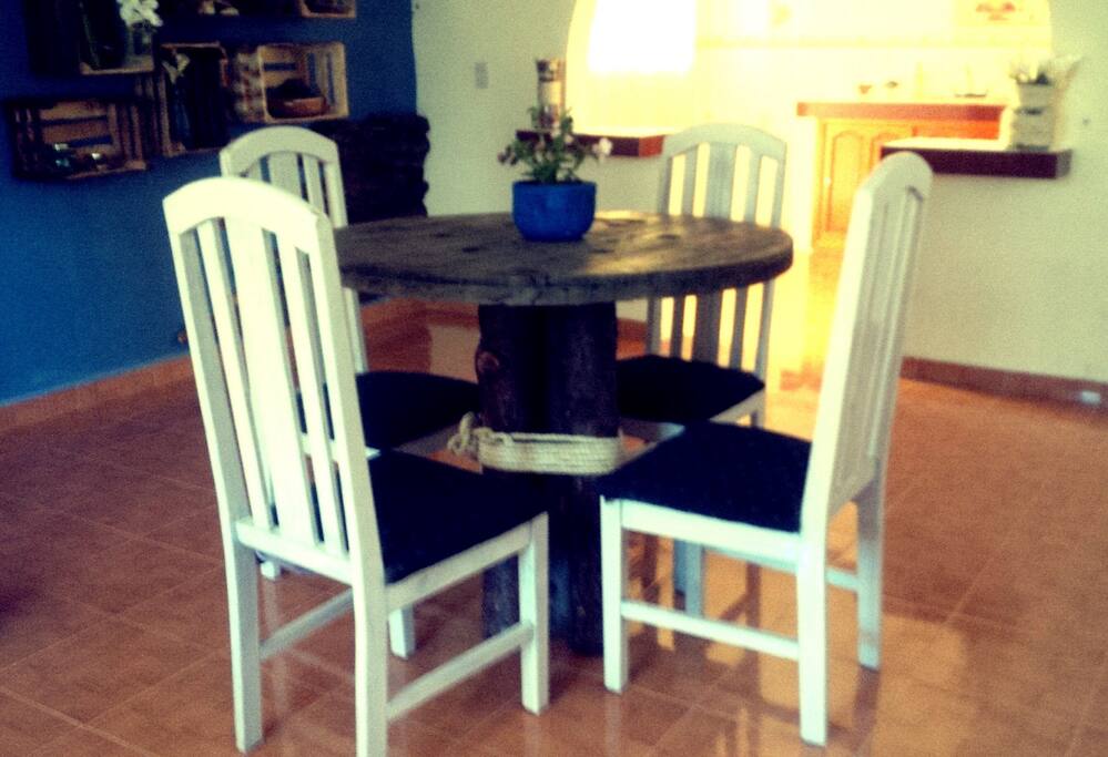 Comedor: Diseño original, para hasta 6 personas. ¡Realiza la sobremesa, en este original comedor!