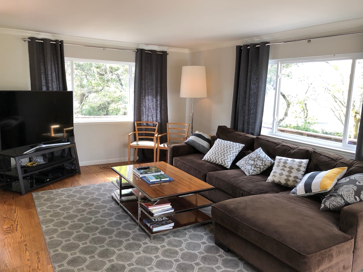 Top Airbnb: Sonoma Retreat: Pool, Hot tub, Views, relaxing! in Sonoma