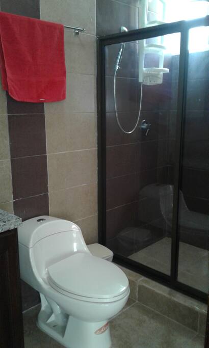 1 baño en la 1 habitacion