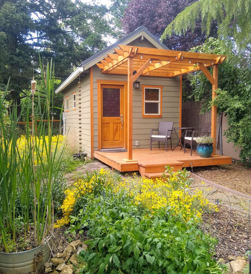 EcoTiny House in SE Medford Guesthouses for Rent in Medford, Oregon