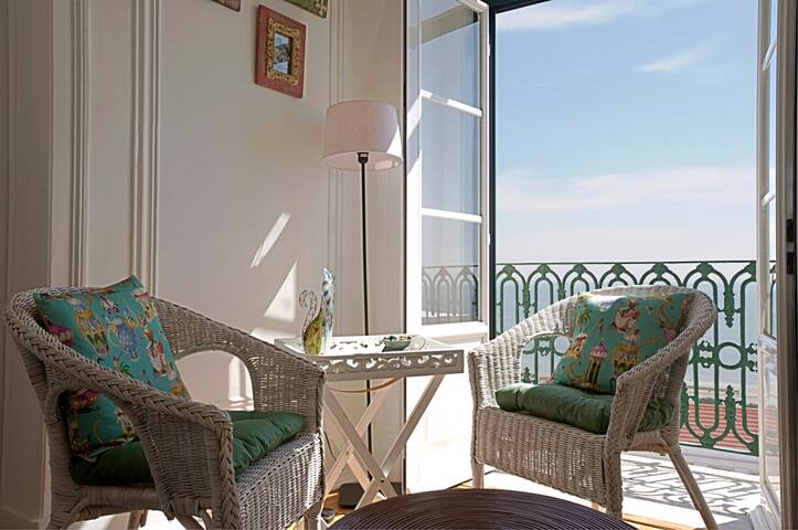 LocaltravelingAlfama-Great Location. FAST WIFI!! gallery image 4