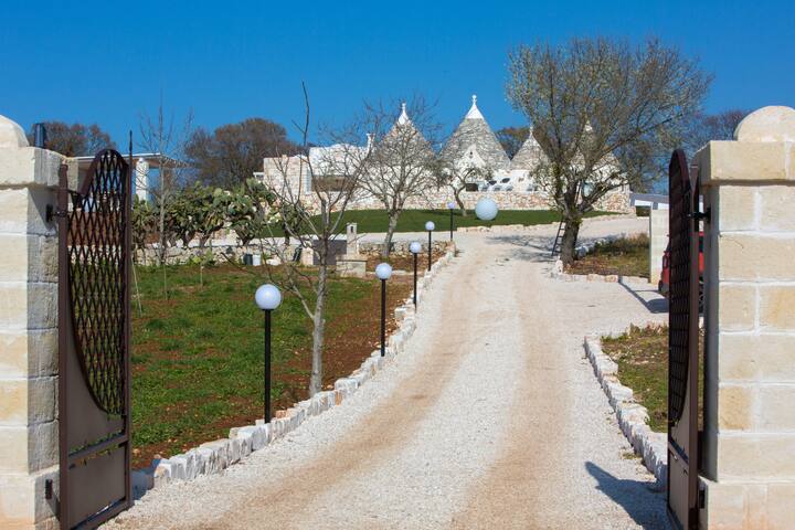 Trulli Alessia – Ostuni – Piscina riscaldata gallery image 2