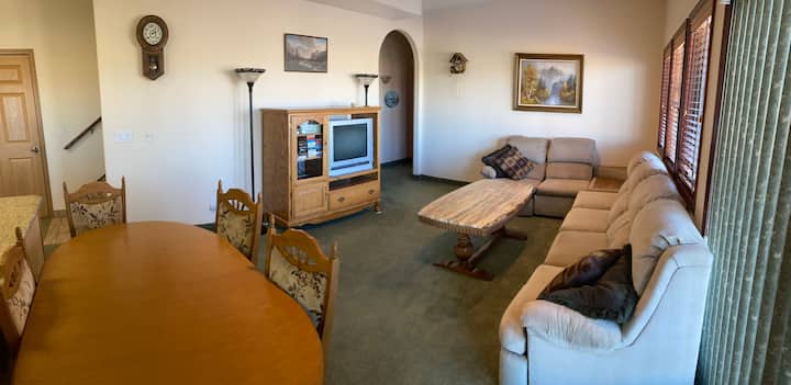 Room G Castle Accommodations - Great Falls